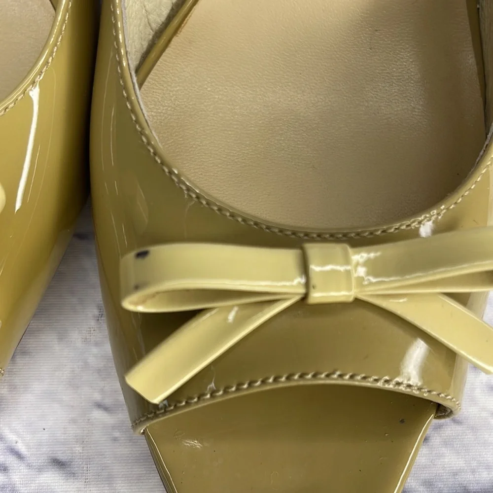 KATE SPADE New York Metro natural Patent Leather 9 M Pyramid 3 in. Wedges